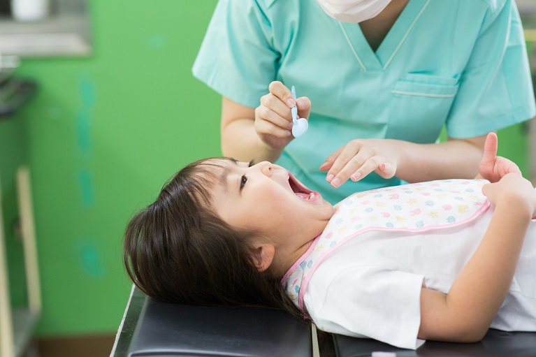 虫歯治療は何歳からできる？
