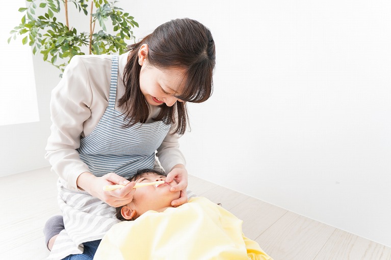 子供の歯の着色や黄ばみの原因は？