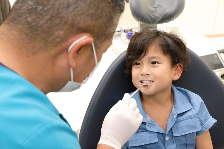 子供の仕上げ磨きは何歳までしてあげるべき？いつまでしたらいいの？